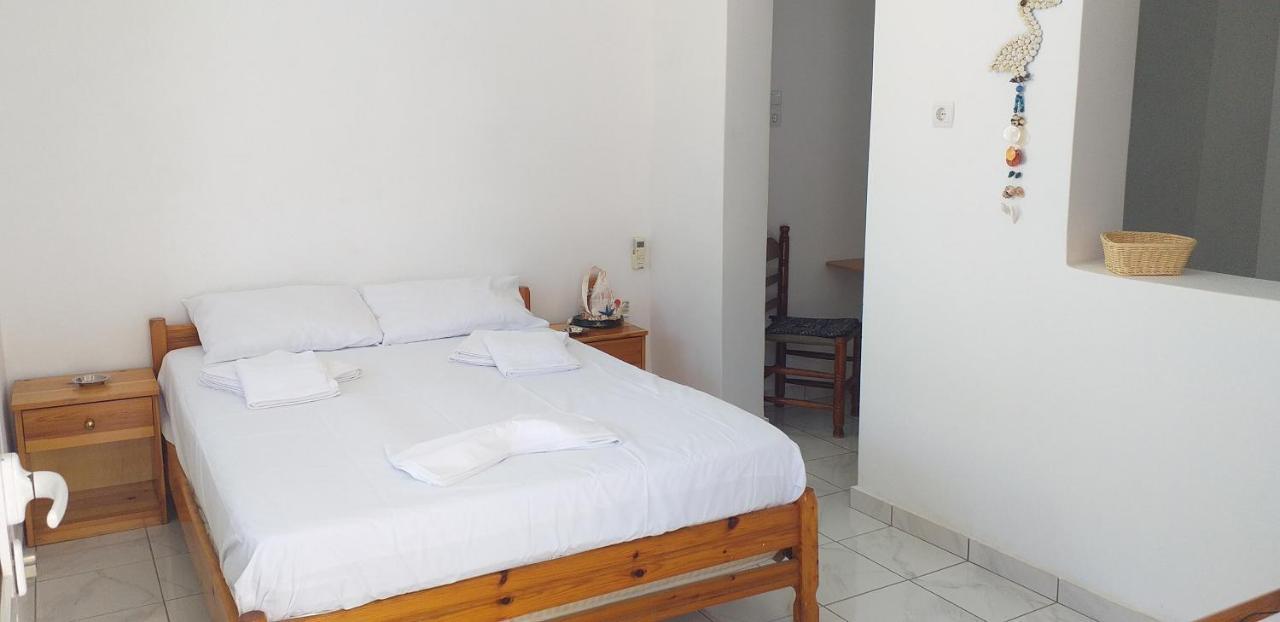 White And Blue,Finikas Syros Apartment Vissa Exterior photo