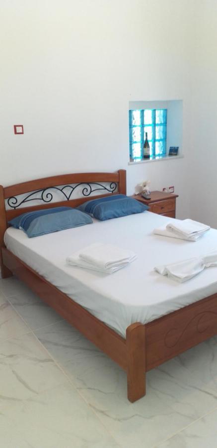 White And Blue,Finikas Syros Apartment Vissa Exterior photo