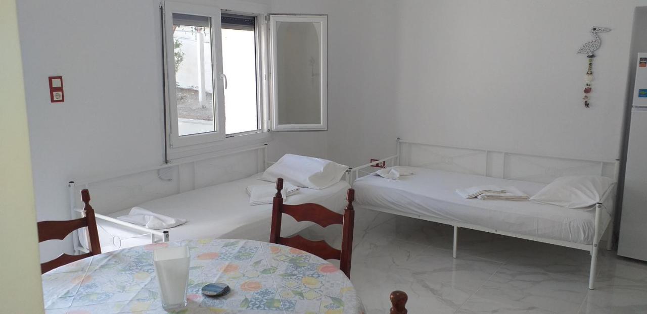 White And Blue,Finikas Syros Apartment Vissa Exterior photo