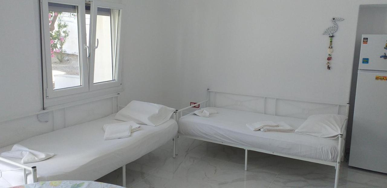 White And Blue,Finikas Syros Apartment Vissa Exterior photo